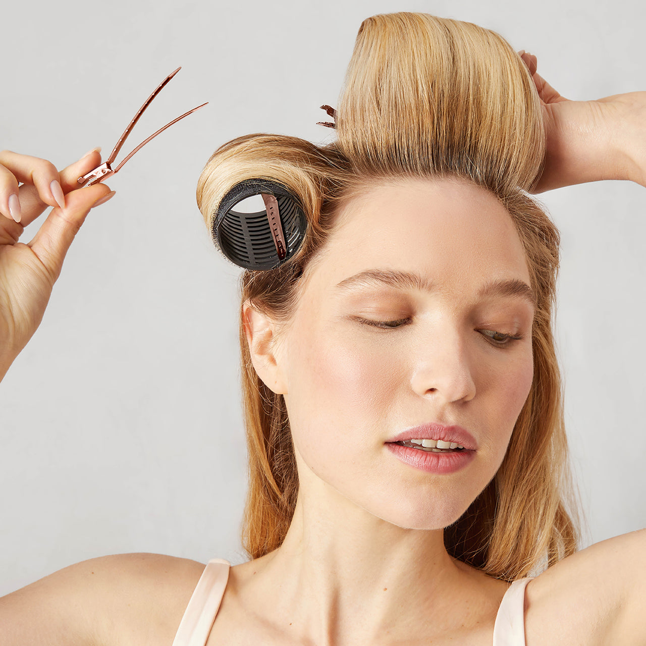 0331-KitschxHairByChrissy-CeramicThermalRollers-StylingClips-Model-4-1280x1280px_bc05e6ee-8b7c-461b-81d4-5736e2072272
