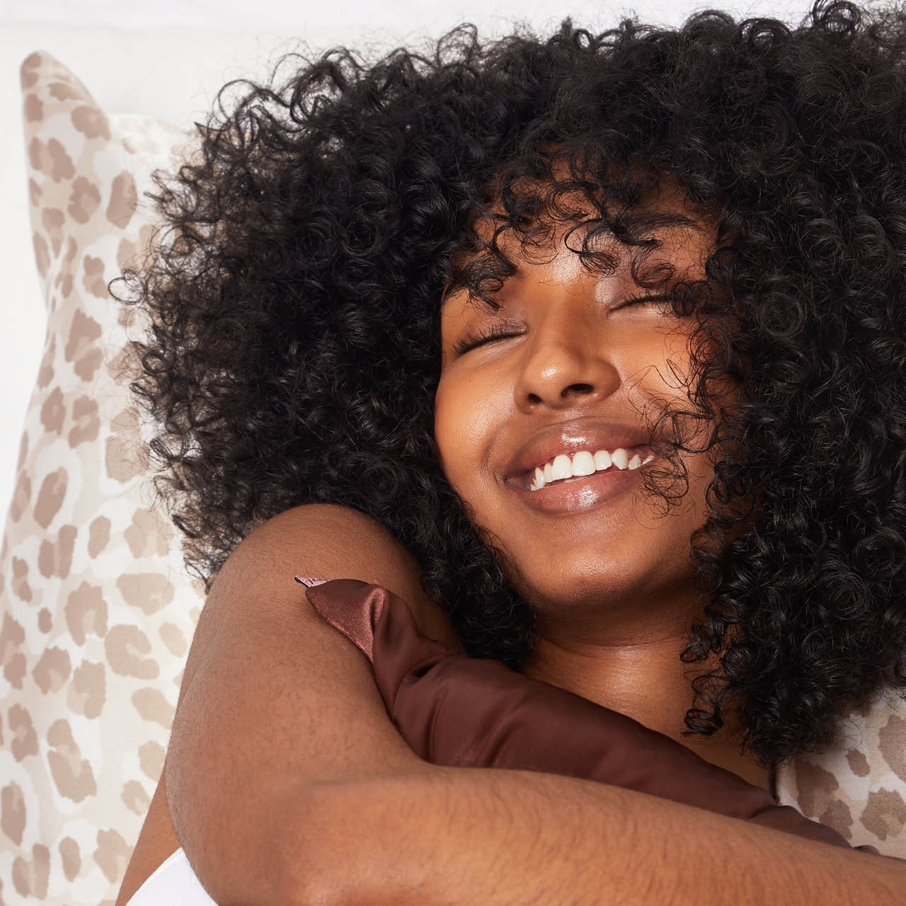 0848-StandardSatinPillowcase-Model-Sleep-Leopard-6-1280x1280px