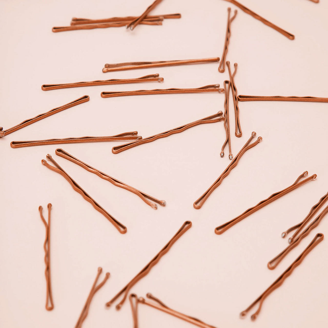 1405-CreativeProductShoot-EssentialBobbyPins-1280x1280px