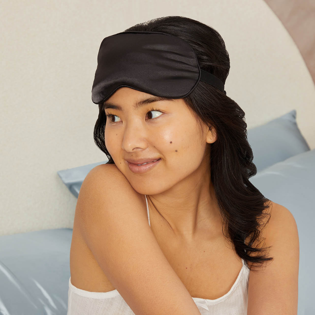 4864-SatinLavenderWeightedEyeMask-Sleep-Model-1280x1280px