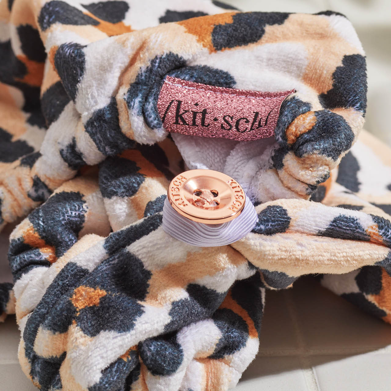 4921-CreativeProductShoot-Microfiber-HairTowel-Cleanse-Leopard-2-1280x1280px