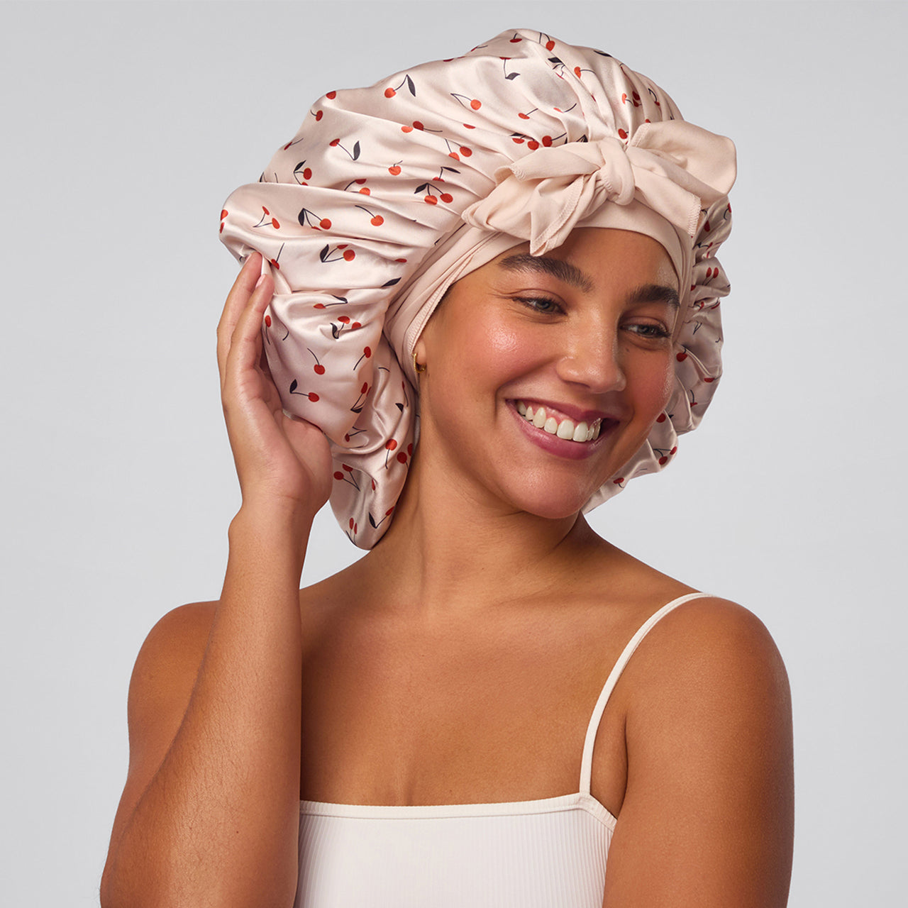 500621-AdjustableOversizedSatinBonnet-SeasonalCollection-CherryPrint-Model-1280x1280px