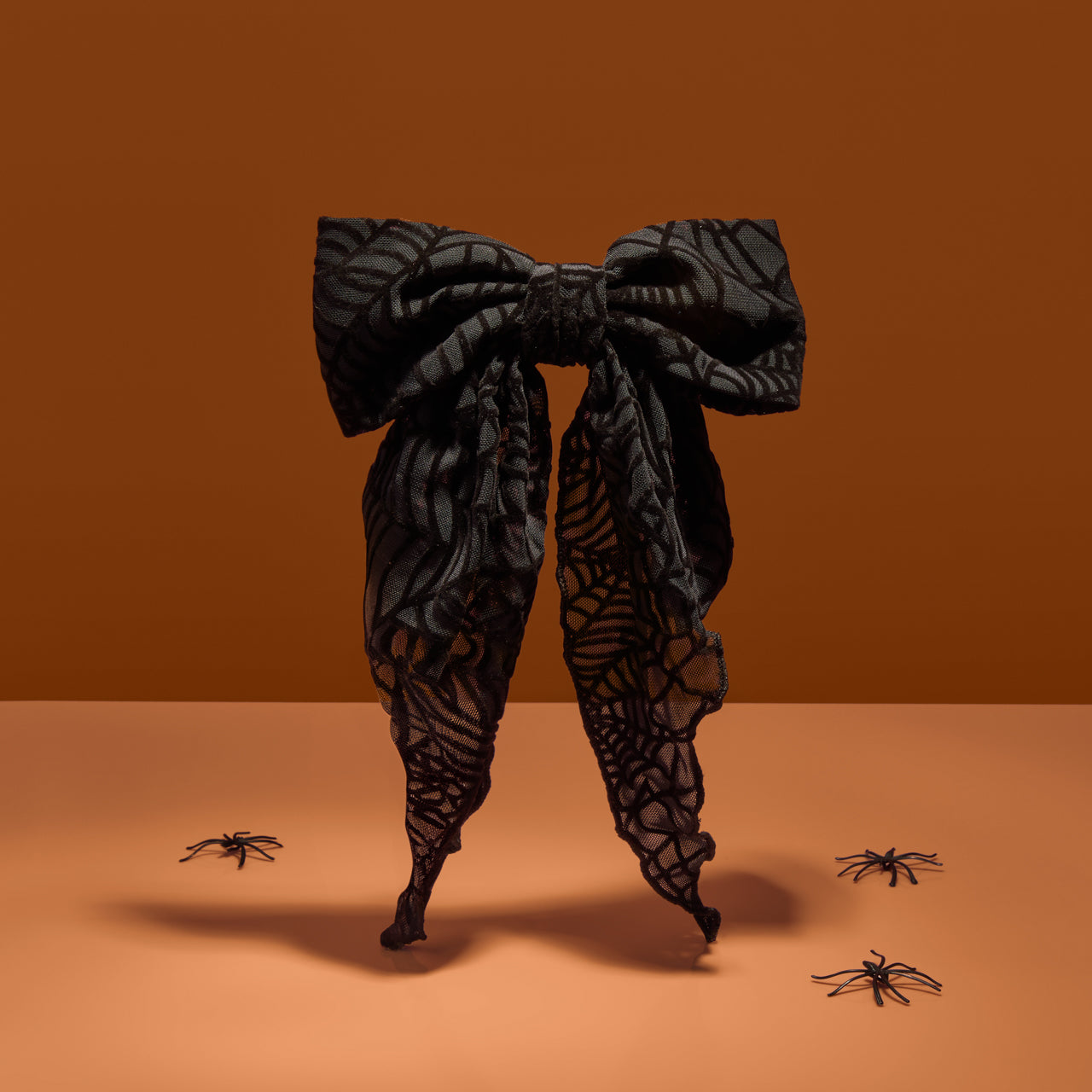 500652-CreativeProductShoot-Halloween-OversizedBowHairClip-1pc-Spiderweb-1280x1280px