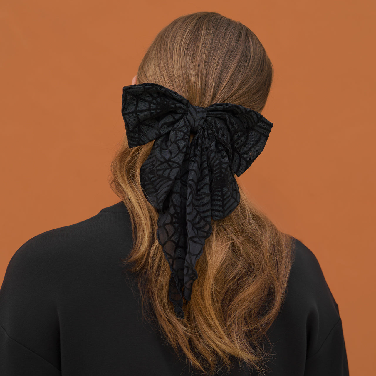 500652-Halloween-OversizedBowHairClip-1pc-Hair-Spiderweb-Model-2-1280x1280px_3d2a0348-8a65-4255-8252-8ff557279da5