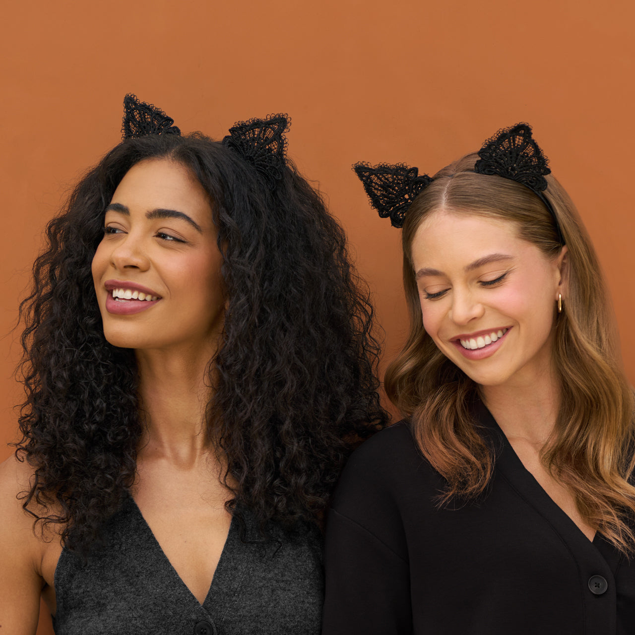 500690-Halloween-LaceHeadband_Mask-2pc-Hair-BlackCat-Model-6-1280x1280px_5bea8aa2-275c-471b-ad62-93f40a5936b5