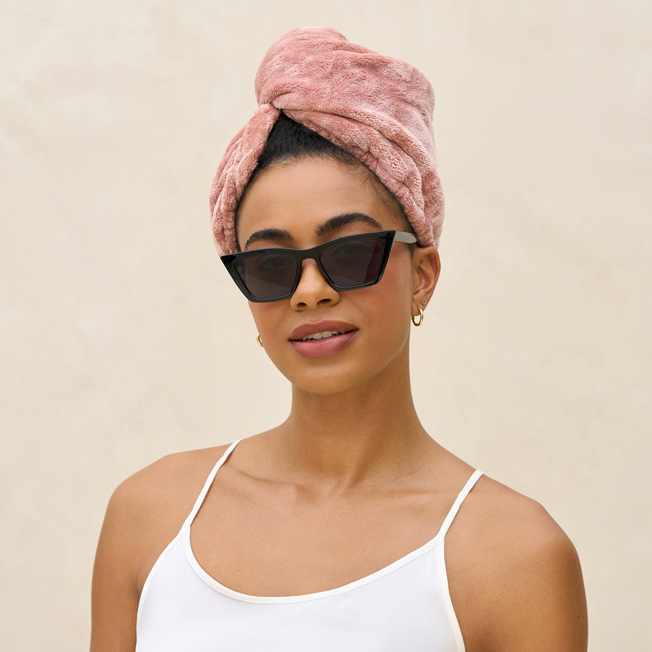 501680-PlushMicrofiberHairTowelTurban-Terracotta-Model-3-1280x1280px