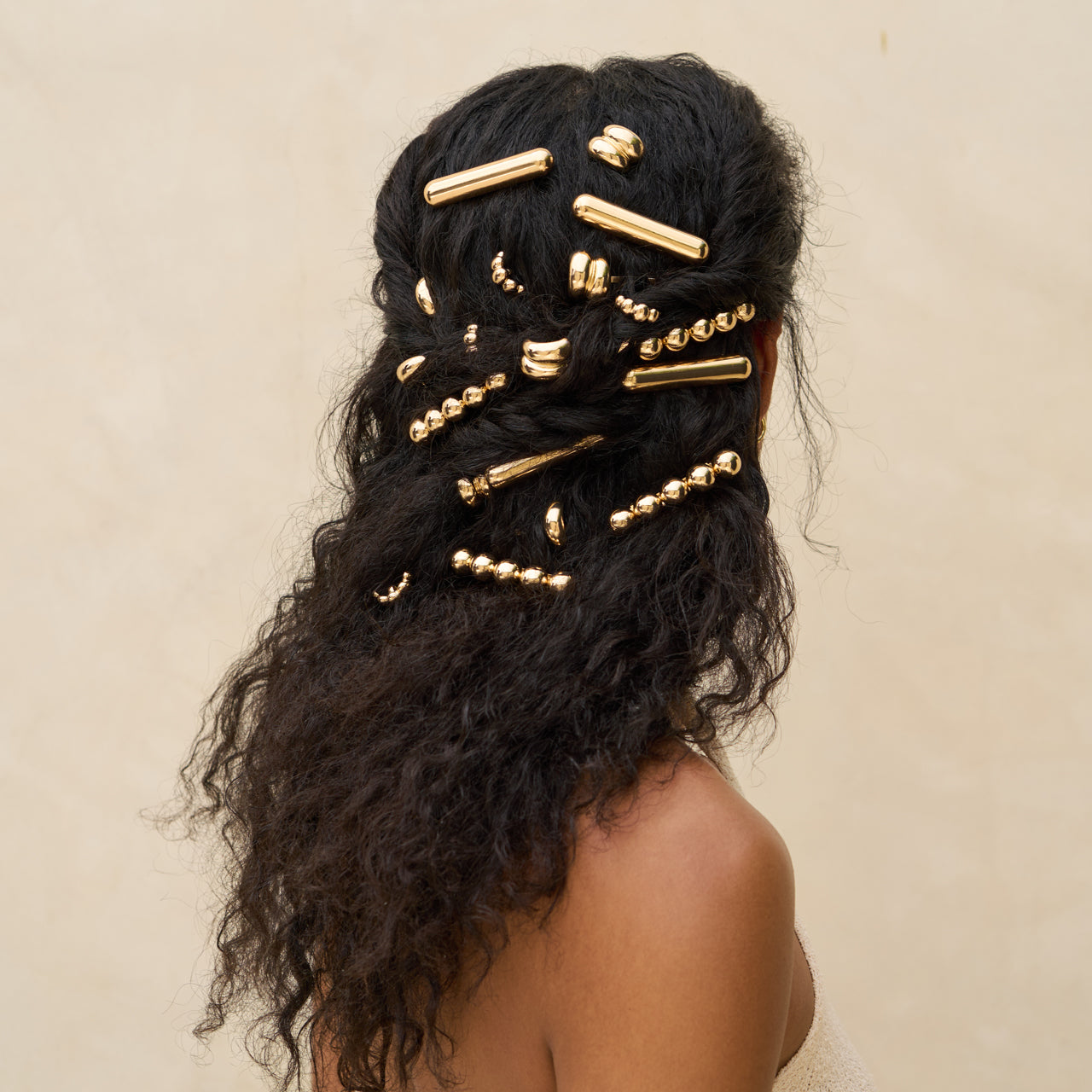 502724-502717-CreativeProductShoot-MetalPonyPins-MetalBarrettes-Hair-Model-1280x1280px
