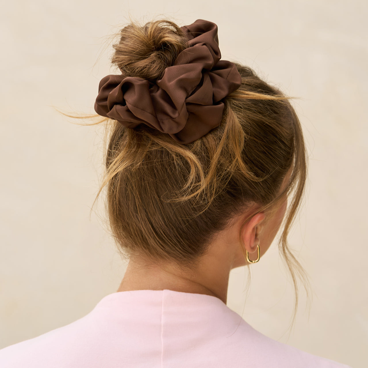 503349-RecycledFabricOversizedScrunchies-2pc-Black_Chocolate-Hair-Model-2-1280x1280px