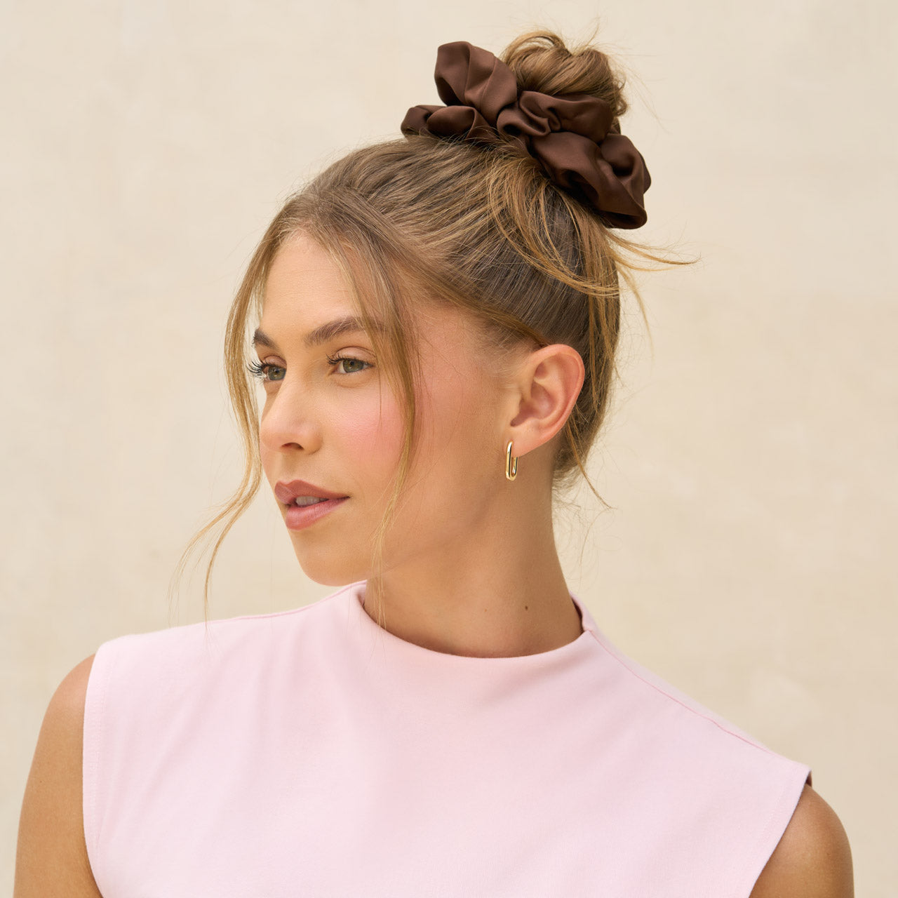 503349-RecycledFabricOversizedScrunchies-2pc-Black_Chocolate-Hair-Model-3-1280x1280px