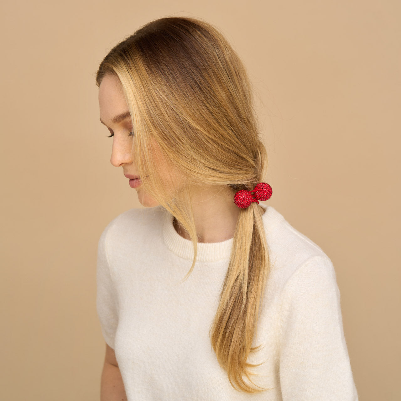 503738-Holiday-BubbleHairTie-2pc-Red_Pink-Model-1280x1280px