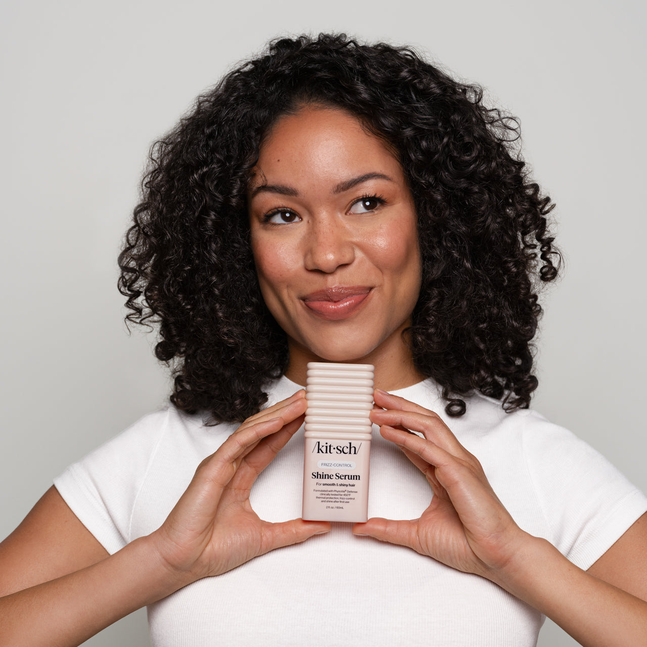 503998-FrizzControlShineSerum-HairCare-Model-7-1280x1280px