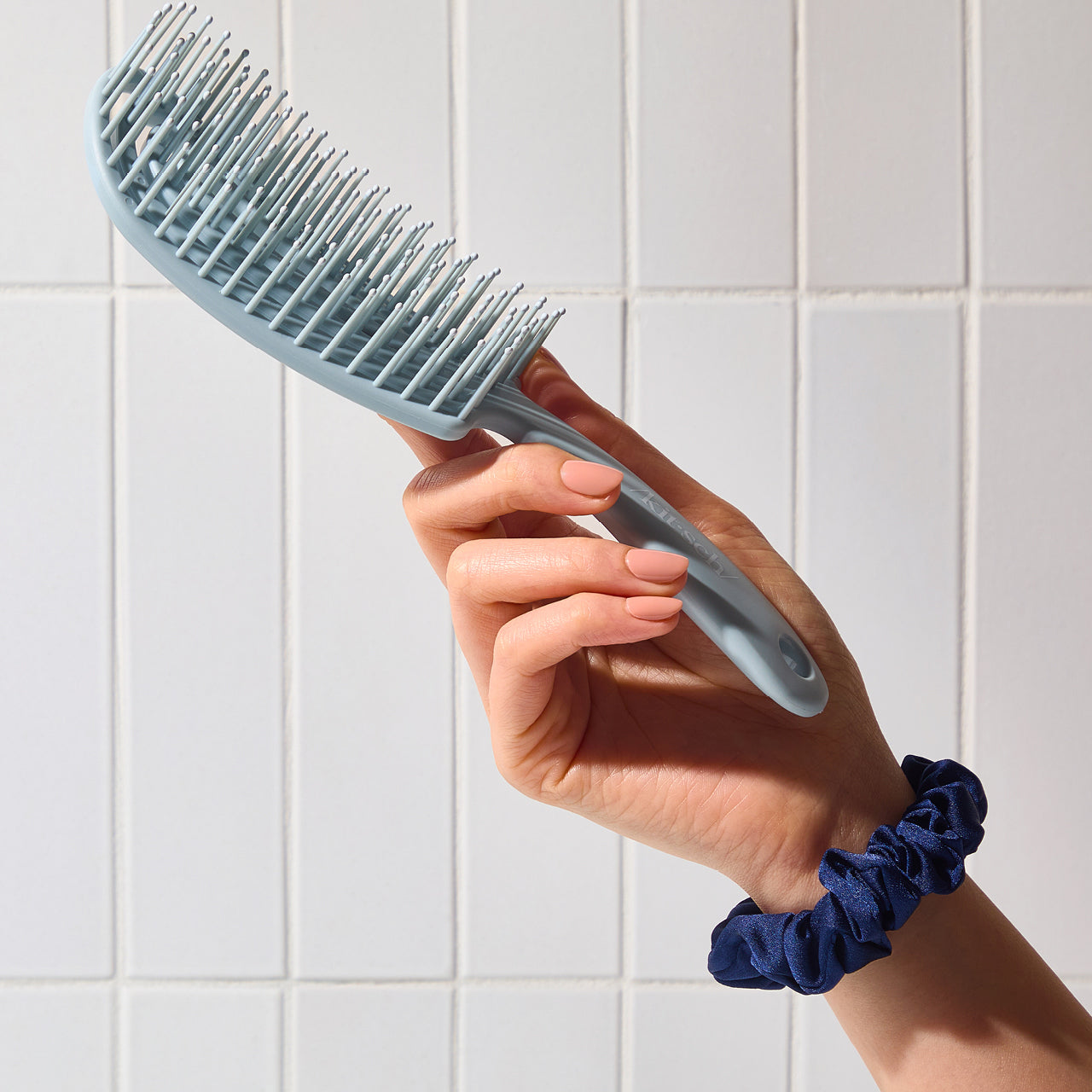 504247-DetanglingFlexiBrush-Pro-HazeBlue-Model-1280x1280px