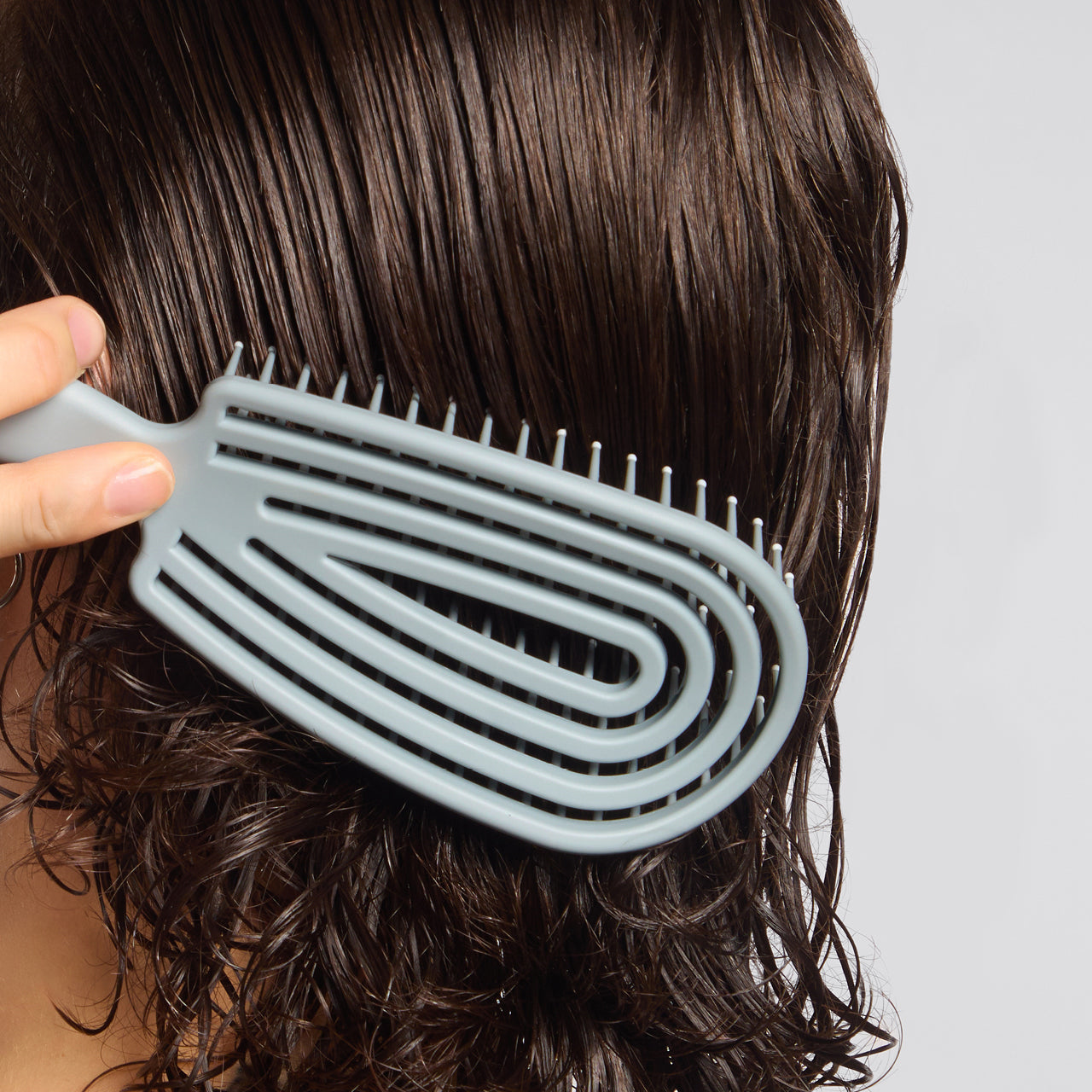504247-DetanglingFlexiBrush-Pro-HazeBlue-Model-3-1280x1280px