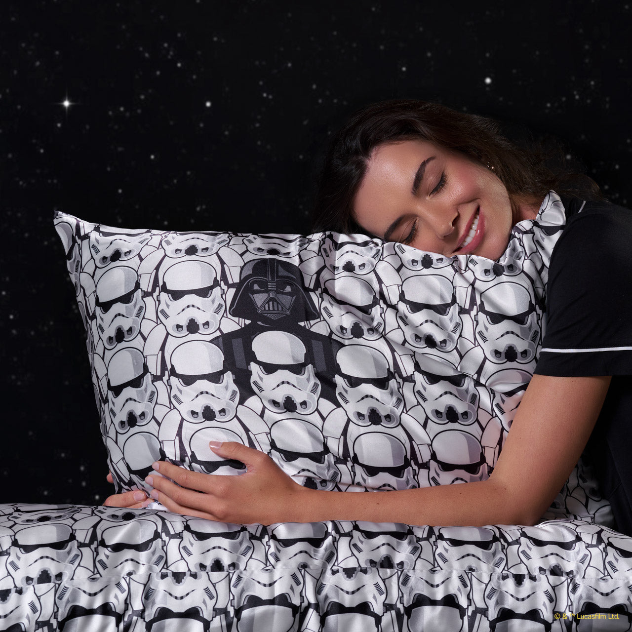 504360-504377-StarWarsxKitsch-Standard_KingPillowcase-DarthVader_Stormtroopers-Model-1280x1280px