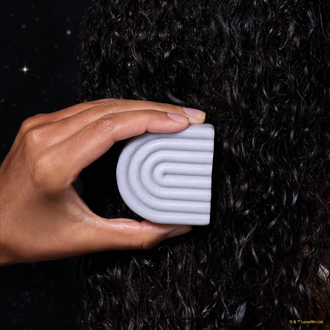 504513-StarWarsxKitsch-RiceWaterProteinStrengtheningSolidConditioner-R2-D2-Model-4-1280x1280px