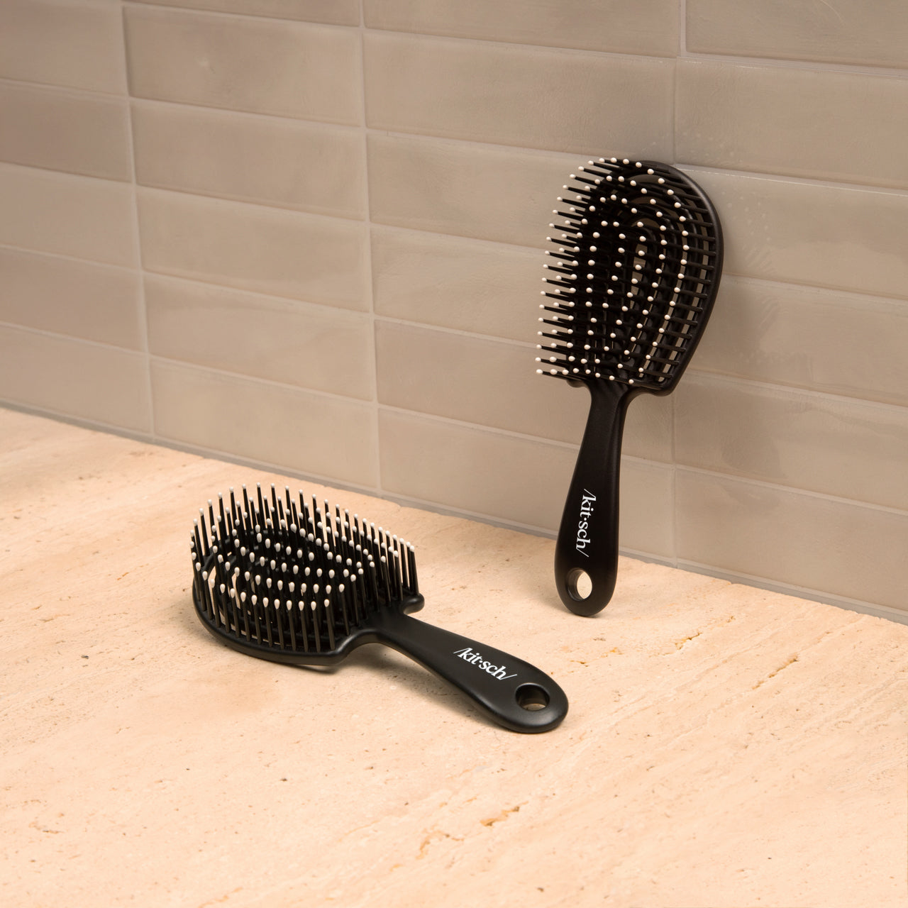 504797-CreativeProductShoot-MiniDetanglingFlexiBrush-Pro-Black-1280x1280px