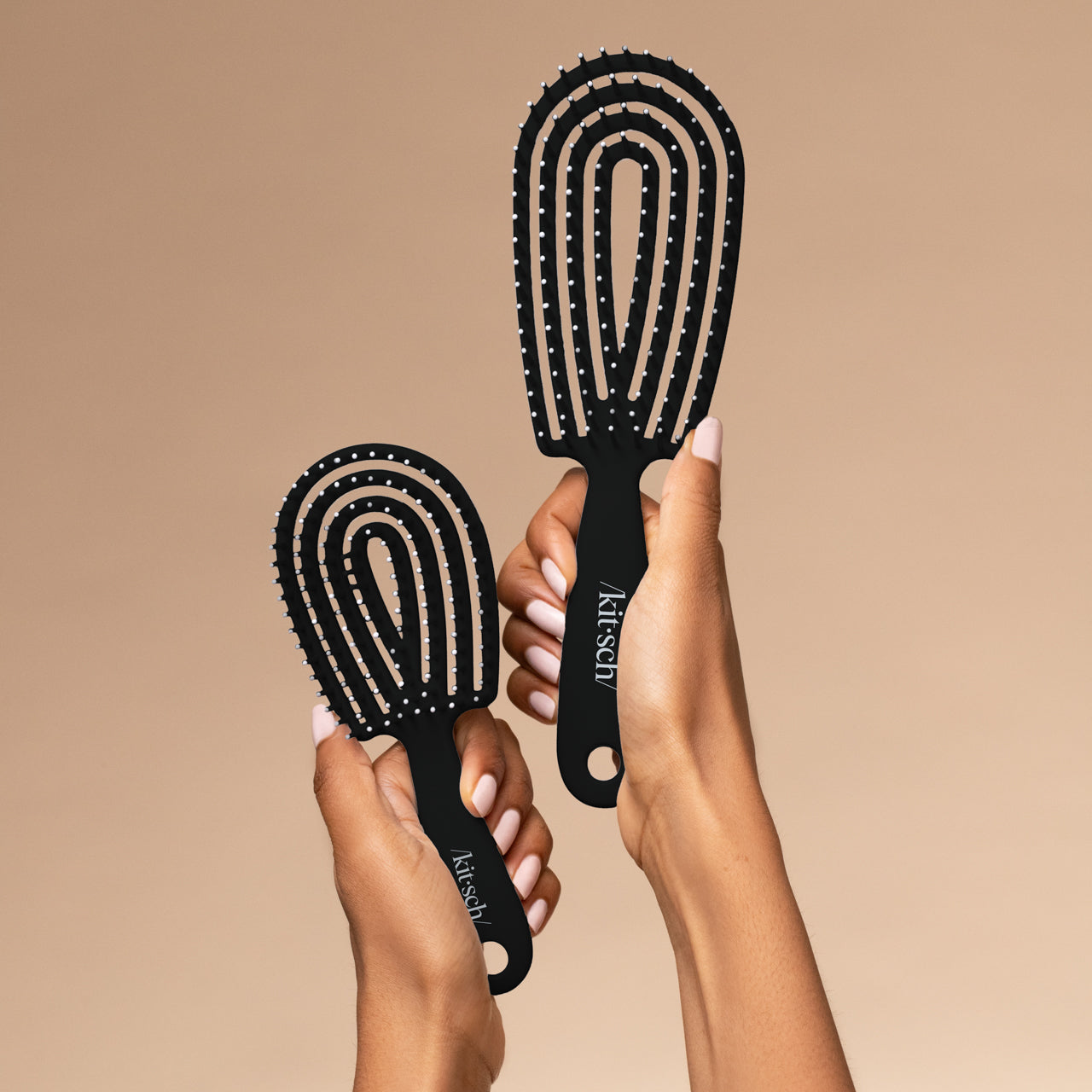 504797-MiniDetanglingFlexiBrush-Pro-Black-Model-1280x1280px
