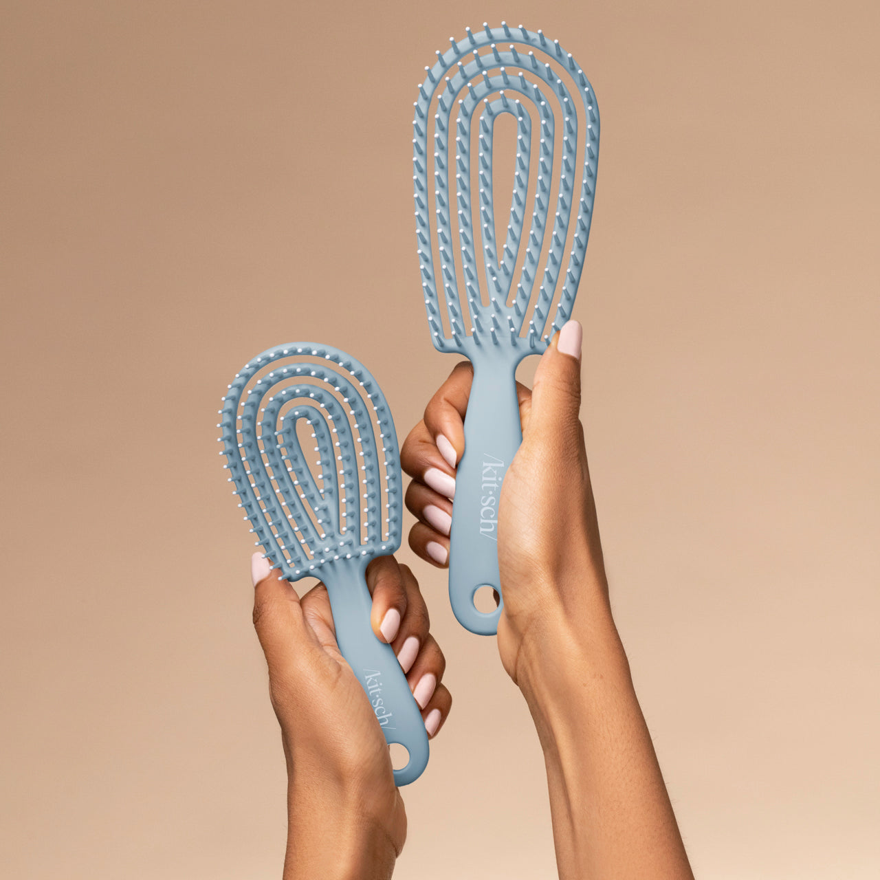504827-MiniDetanglingFlexiBrush-HazeBlue-Pro-Model-1280x1280px