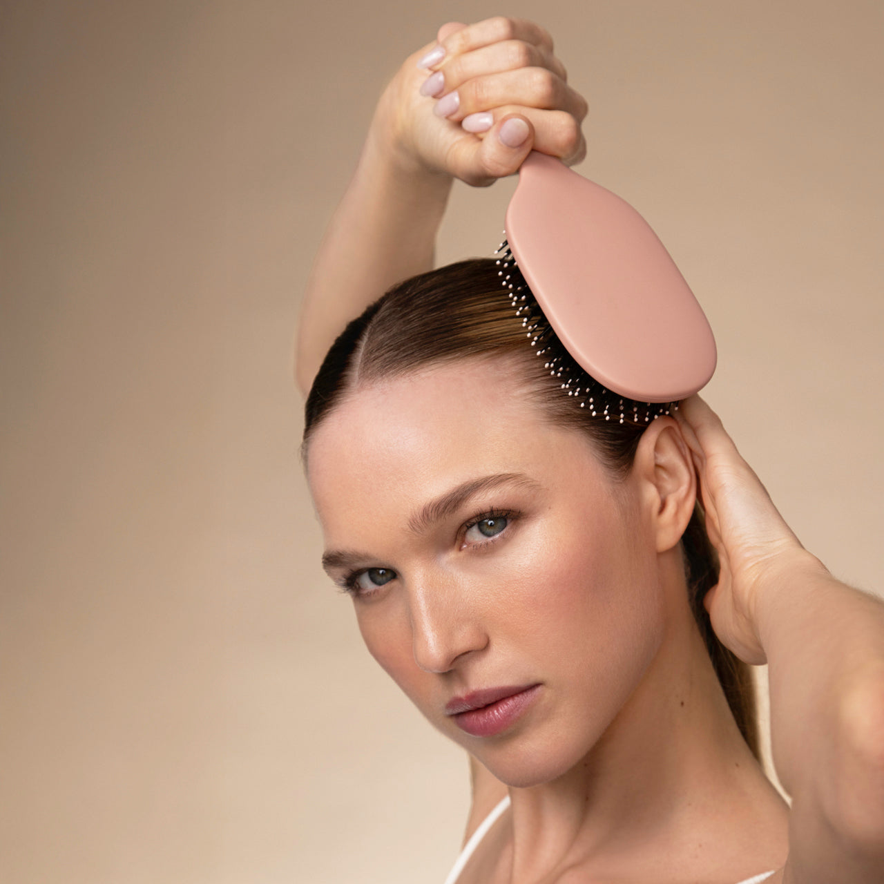 505770-Smooth_Polish_Brush_Terracotta-Pro-Model-2-1280x1280px