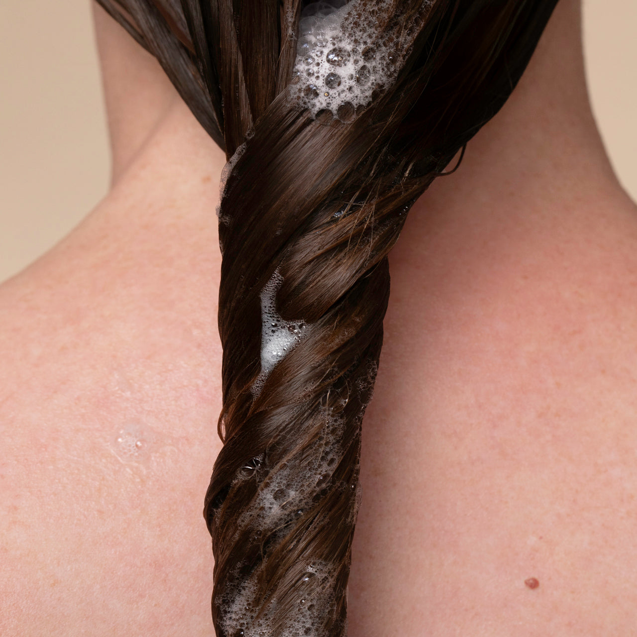 505886-505909-505923-505947-507873-505961-LiquidShampoo-Model-1280x1280px_243c9d05-ddf3-4abd-924d-e50d20950231