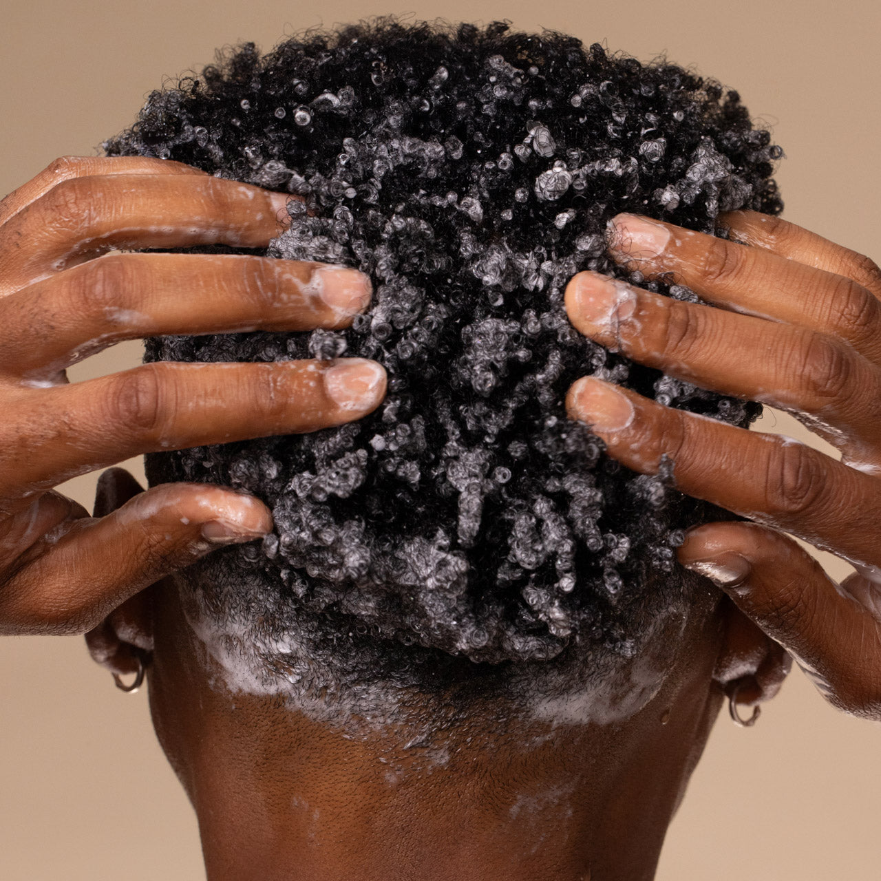 505947-CoconutOilLiquidShampoo-Moisturizing-HairCare-Model-3-1280x1280px
