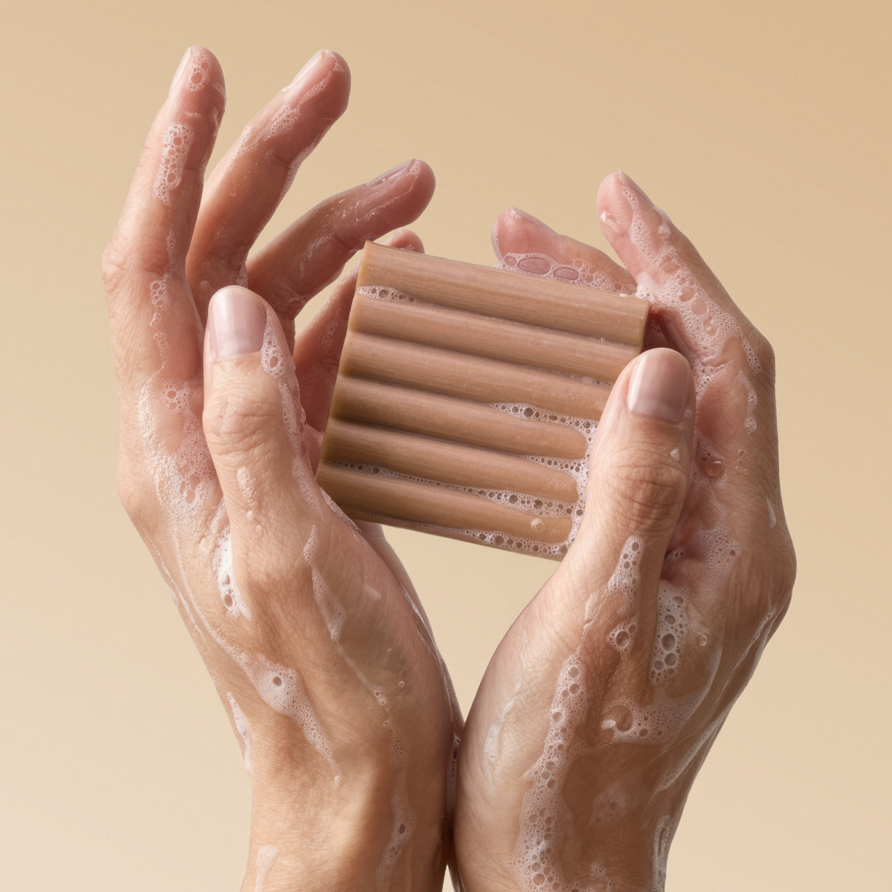 506432-WarmSugarBodyWashBar-Cleansing-BottleFreeBeauty-Model-7-1280x1280px_73095a24-b405-437e-991f-2ce89526718c