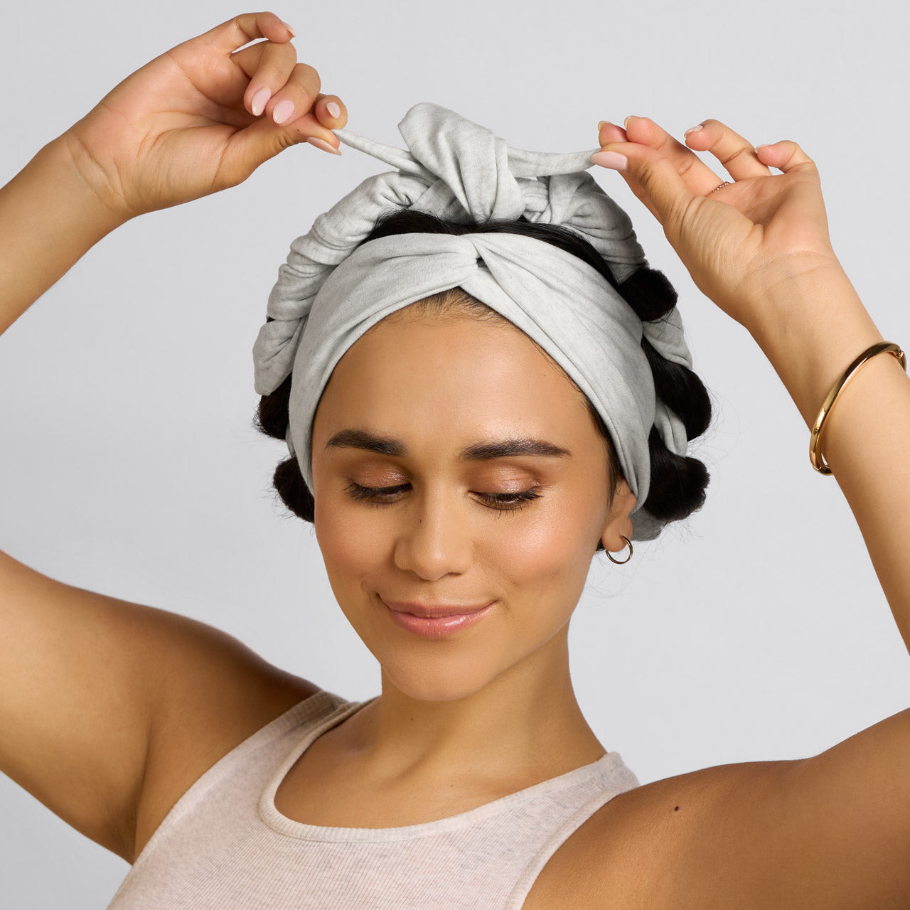506470-Set_FlowActiveHeadband-HeatherGray-Sleep-Model-1280x1280px