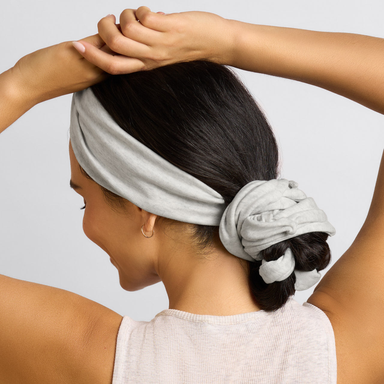 506470-Set_FlowActiveHeadband-HeatherGray-Sleep-Model-4-1280x1280px