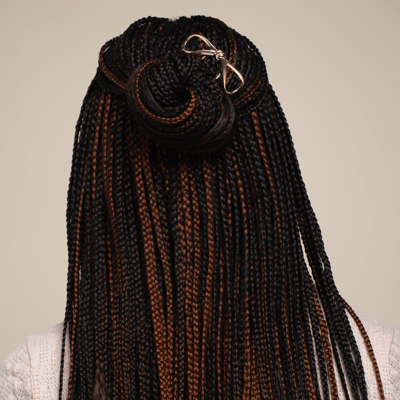 507545-MiniMetalBowFrenchHairPin-Trend-Gold-Model-3-1280x1280px
