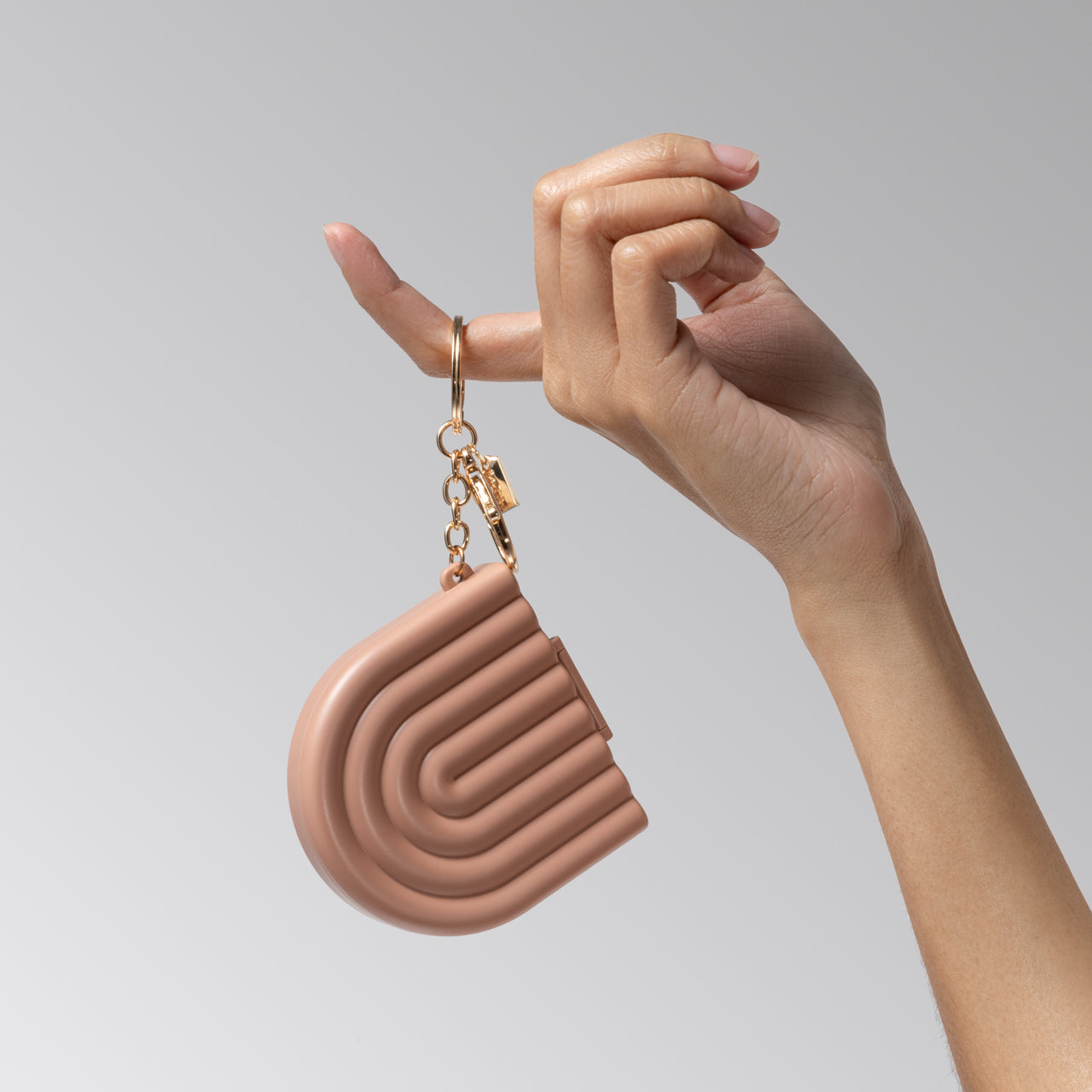 507583-CompactMirrorKeychain-Terracotta-model-1-1280x1280px