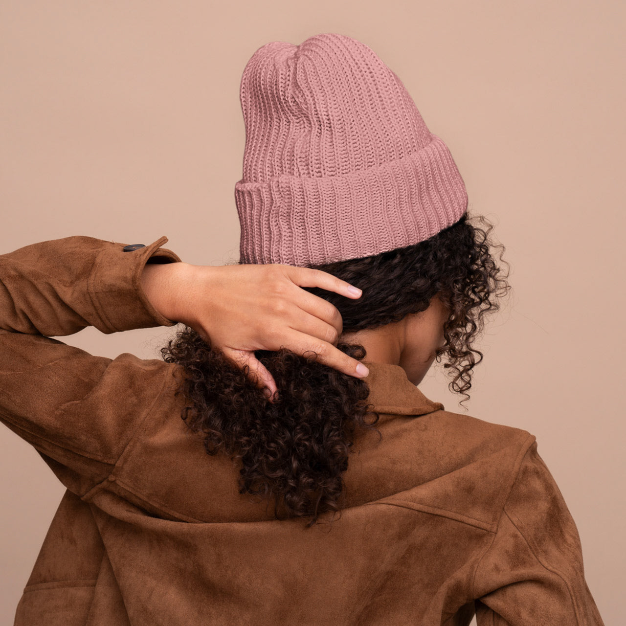 507644-GlazeySatinLinedBeanie-Blush-Hair-Model-4-1280x1280px