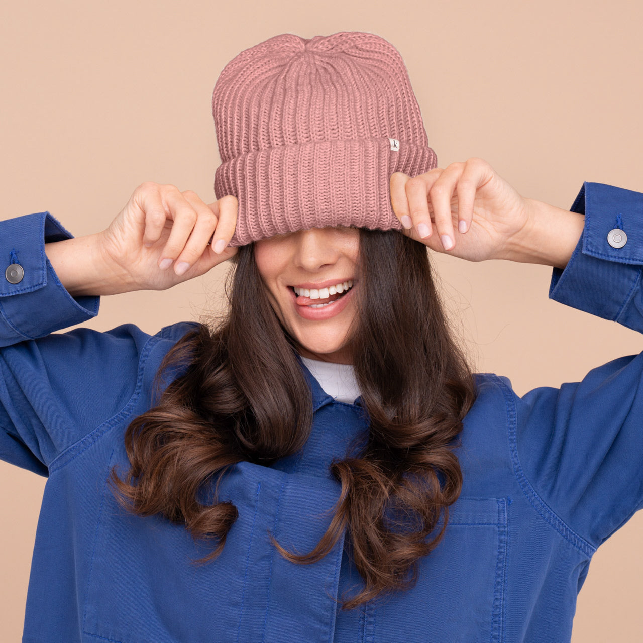 507644-GlazeySatinLinedBeanie-Blush-Hair-Model-6-1280x1280px
