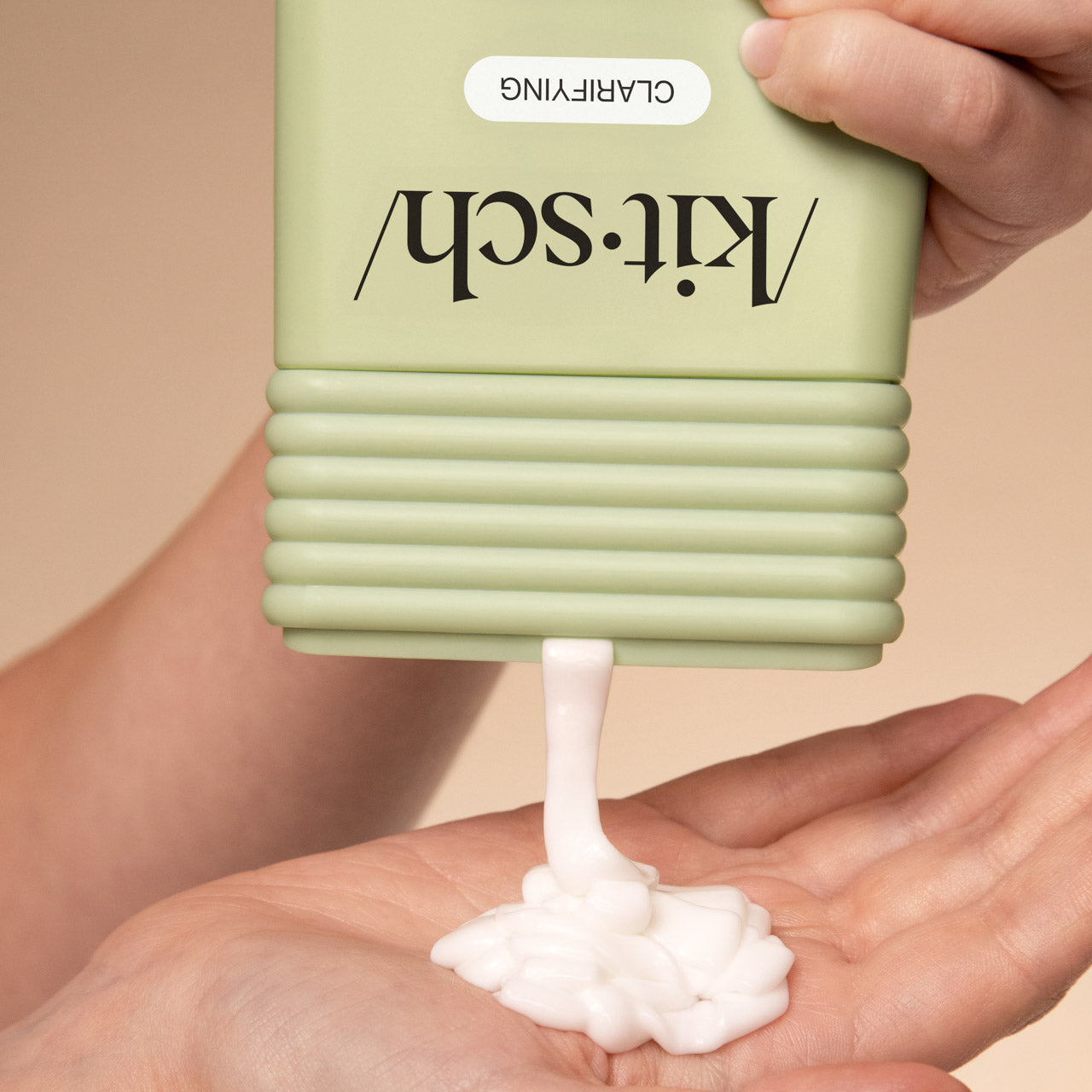 507880-TeaTree_MintLiquidConditioner-Clarifying-HairCare-Model-1280x1280px