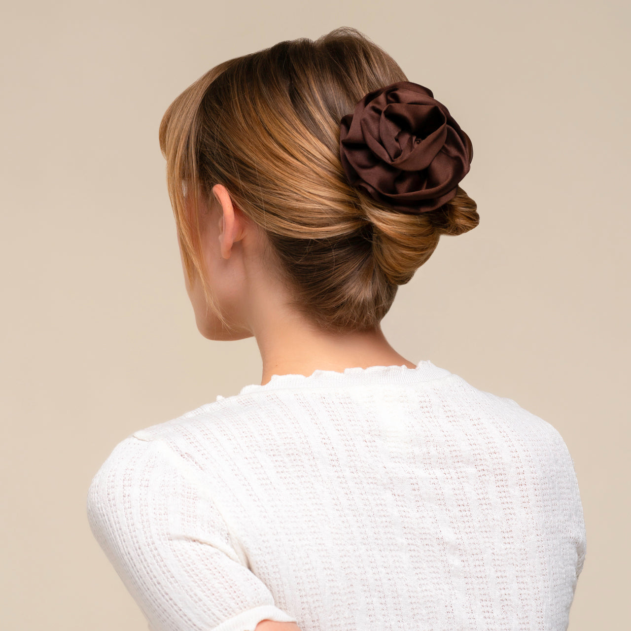 508603-SatinRosetteMediumFlatCloudClip-TrendHairAccessories-Chocolate-Model-Hair-2-1280x1280px