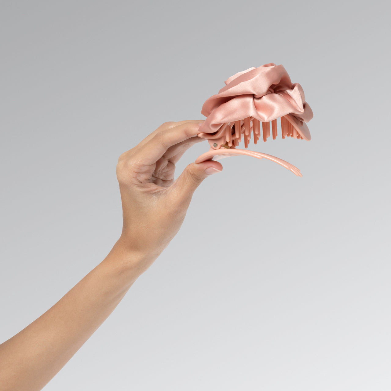508610-SatinRosetteMediumFlatCloudClip-TrendHairAccesories-Terracotta-Model-2-1280x1280px