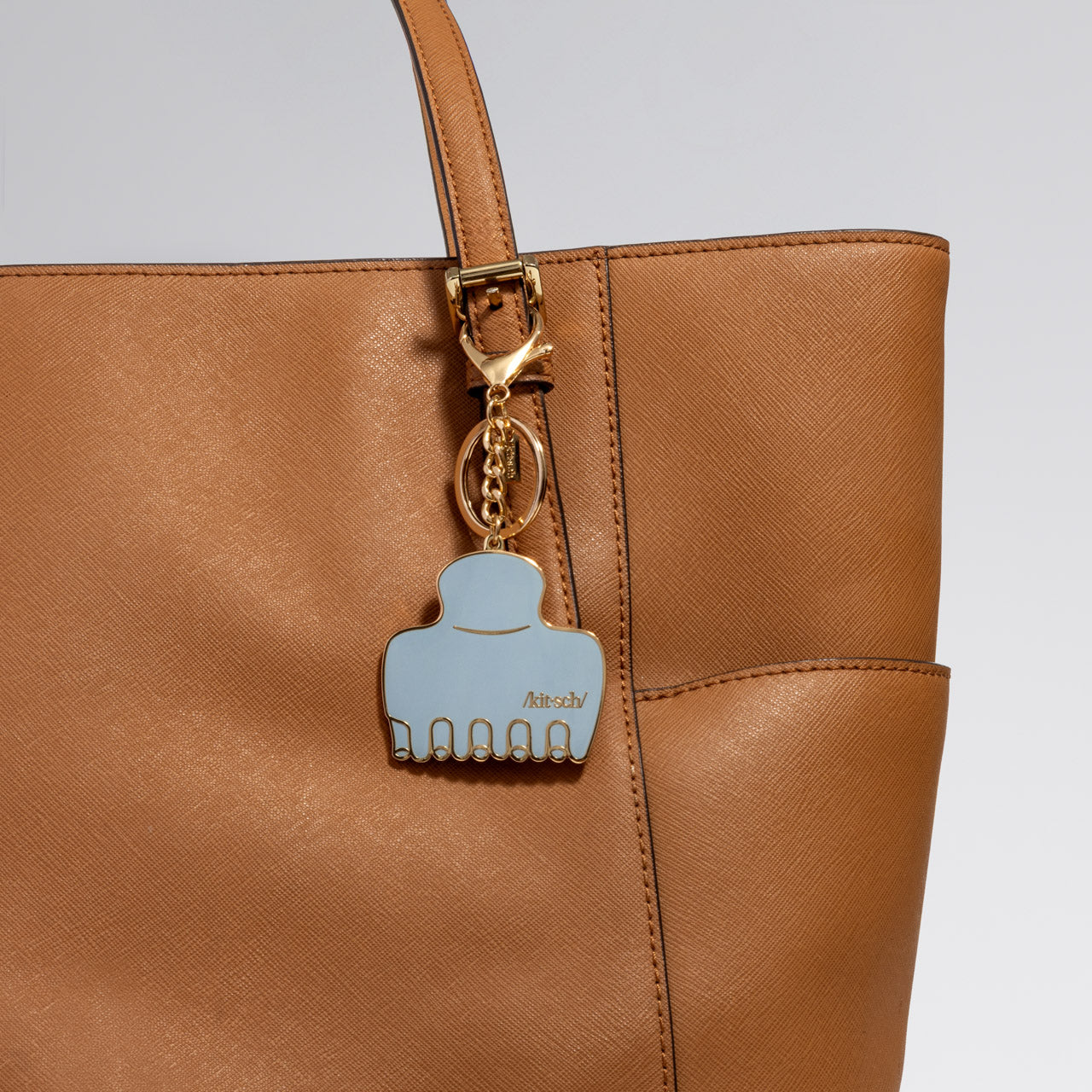 508832-CreativeProductShoot-KitschMetalEnamelKeychain-CloudClip-HazeBlue-1280x1280px