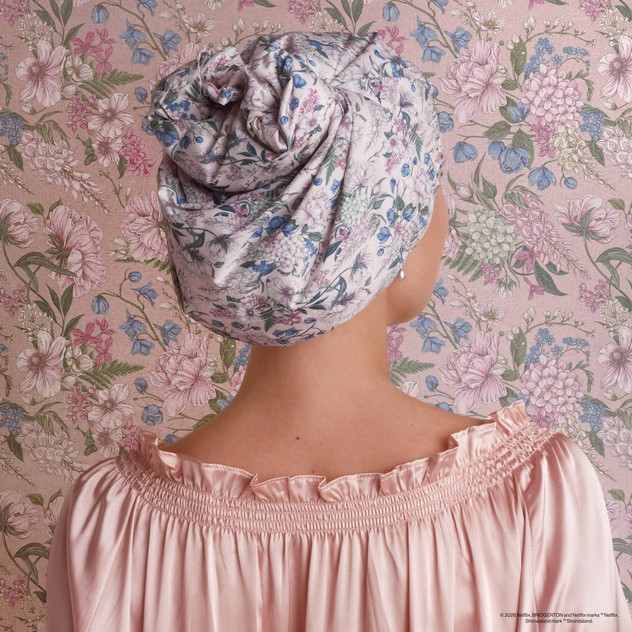 508917-BridgertonxKitsch-SatinLinedFlexiShowerCap-Wisteria-Model-1280x1280px