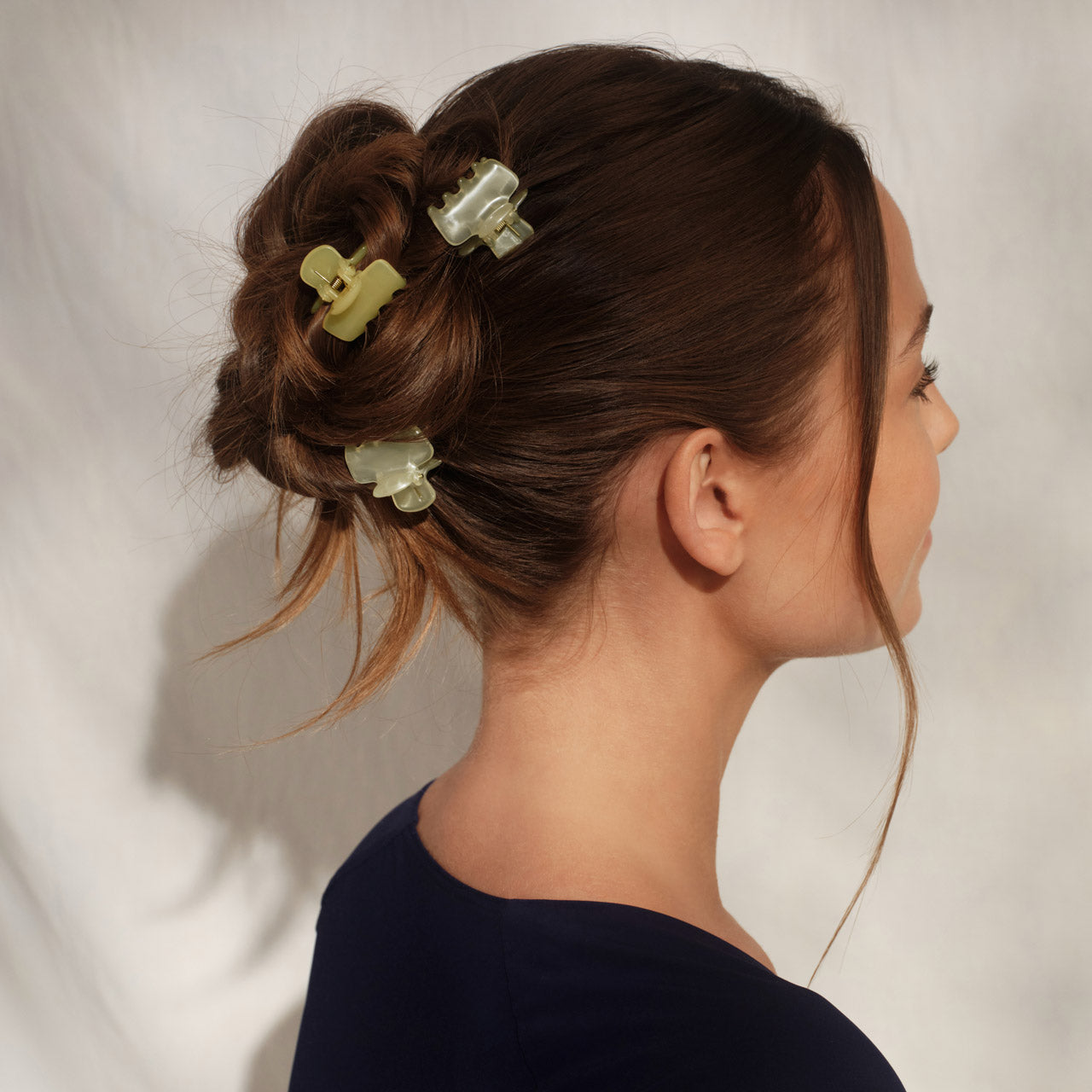 509259-CoastalCottage-MiniJellyCloudClips-8pc-PearlizedCream_ButterYellow-Model-5-1280x1280px