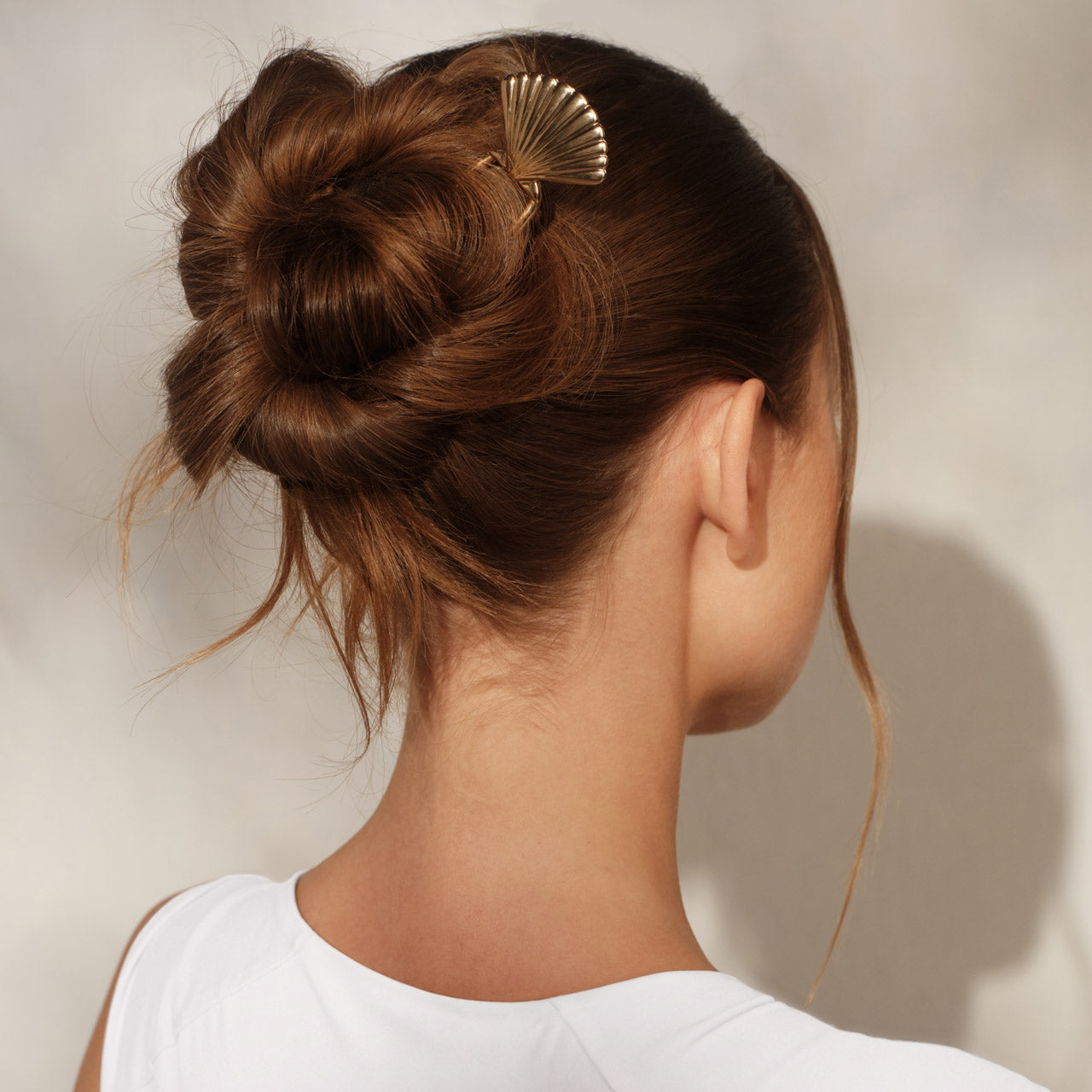 509303-CoastalCottage-MetalClamShell-FrenchHairPin-Gold-Model-2-1280x1280px