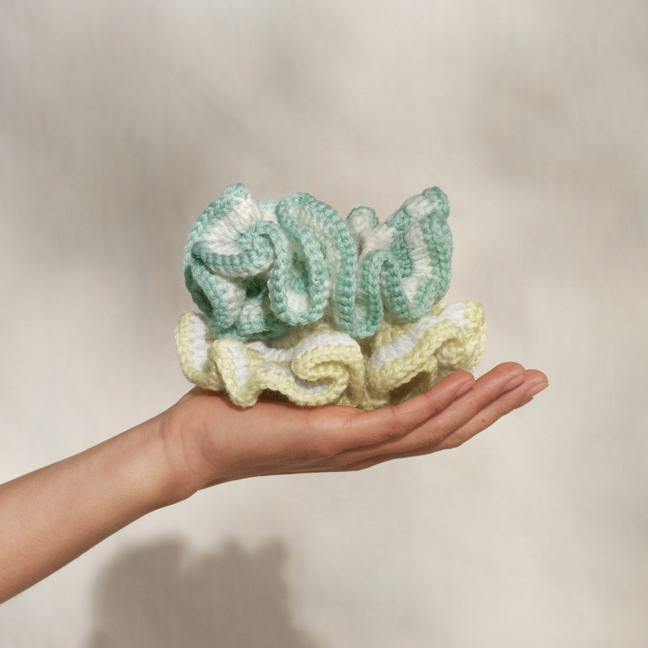 509341-509334-CoastalCottage-CreativeProductShoot-CrochetScrunchie-SeafoamBlue-ButterYellow-2-1280x1280px