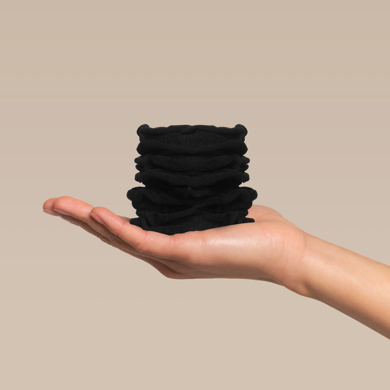 511122RecycledFabricPetalHairElastics5pcSet-Black-Model-1280x1280px