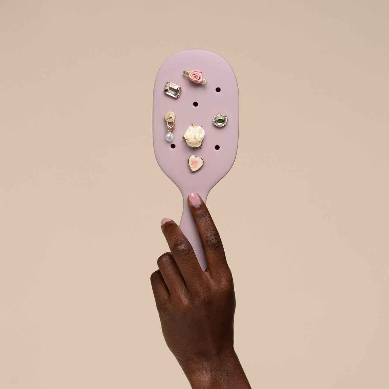 511214-KitschPop-PaddleBrush-SoftViolet-Model-1280x1280px