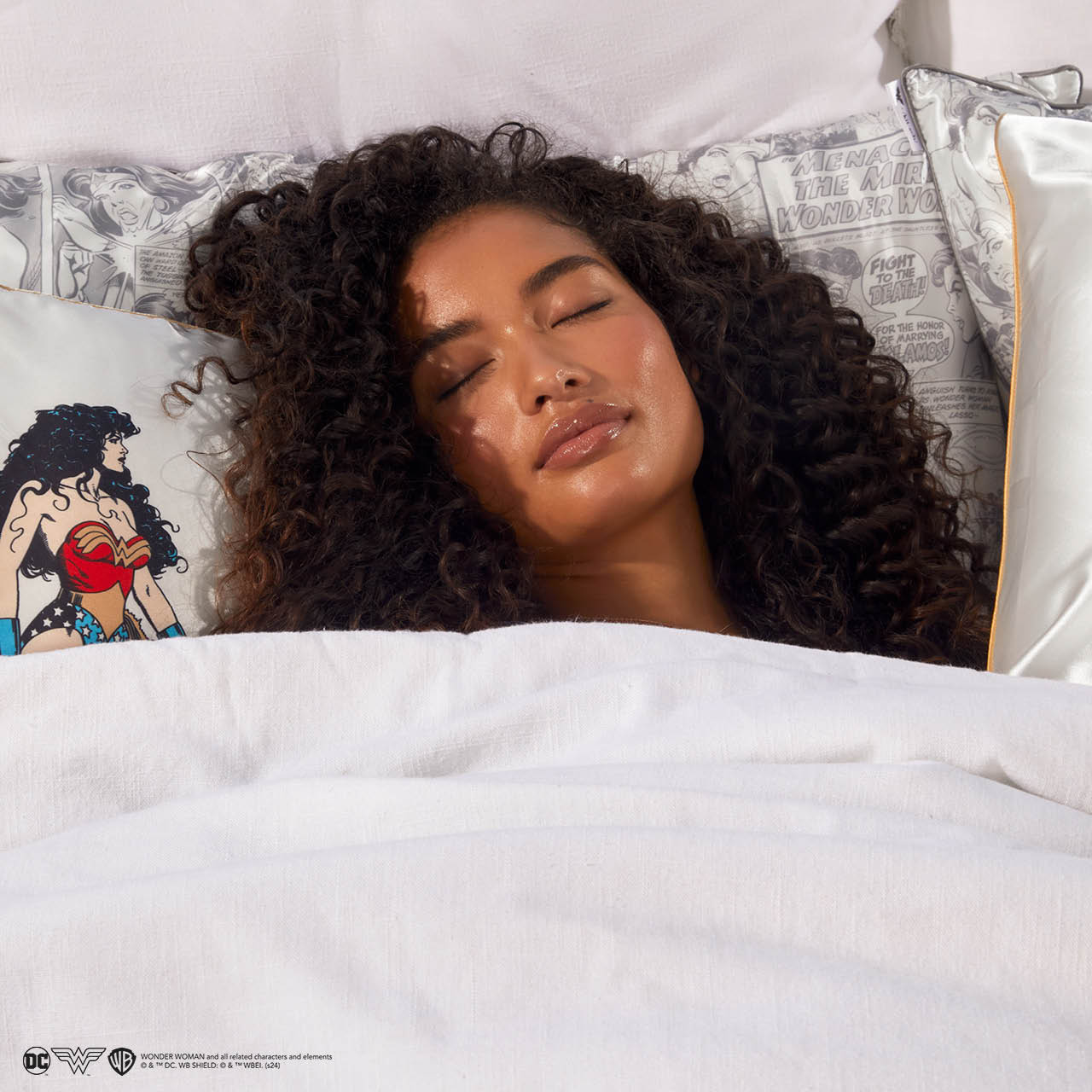63979-63962-64174-64167-WonderWomanxKitsch-Model-Standard_KingPillowcase-ComicBook-BelieveInWonder-1280x1280px_1