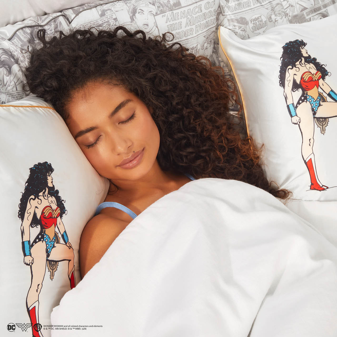 63979-63962-64174-64167-WonderWomanxKitsch-Model-Standard_KingPillowcase-ComicBook-BelieveInWonder-4-1280x1280px_1_550bba47-0077-4d1a-9195-813e567a8ad1