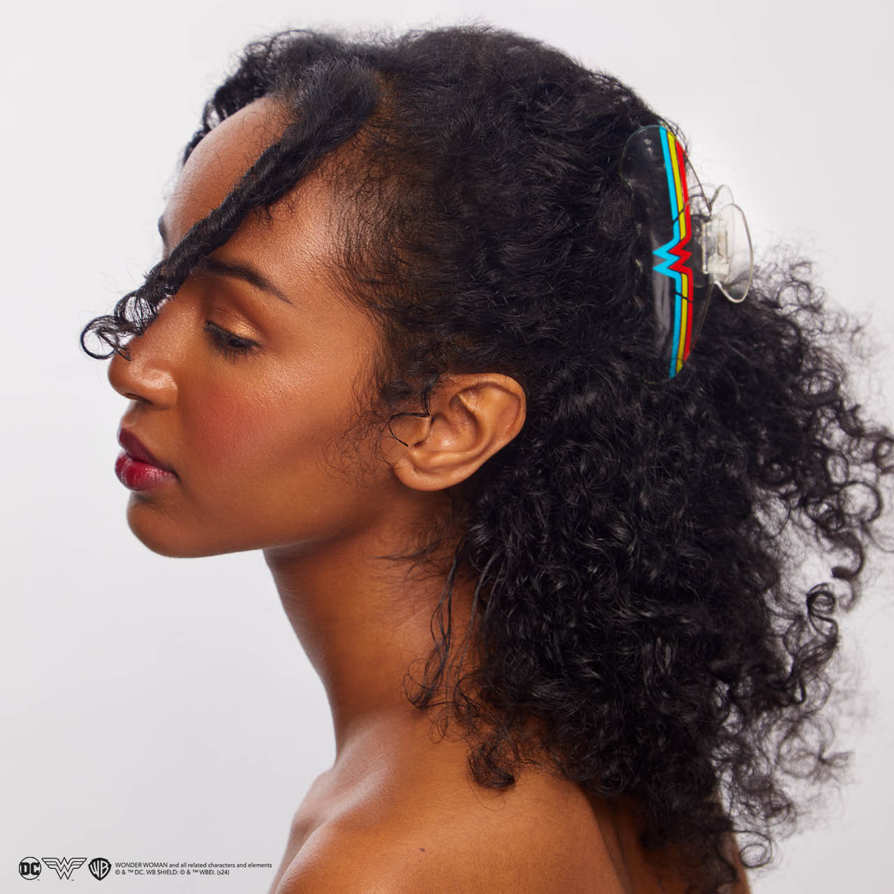 63986-WonderWomanxKitsch-Model-InvisiblePlaneClawClip-Clear-2-1280x1280px_76818c9c-9930-4d2a-9a1f-0e09b082f8f0
