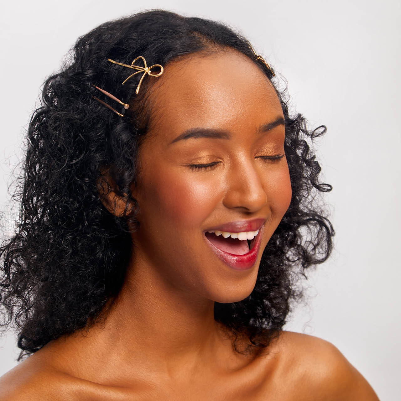 64259-MetalEnamelPuffy_BowBobbyPins-8pc-Model-Hair-Rosewood-2-1280x1280px