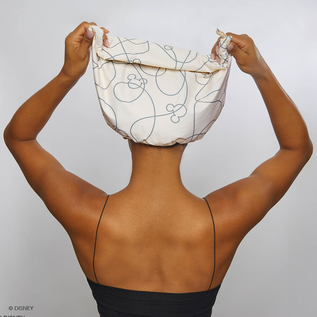 66048-MickeyMinniexKitsch-SatinLinedFlexiShowerCap-MickeyMaze-Cream-Model-2-1280x1280px