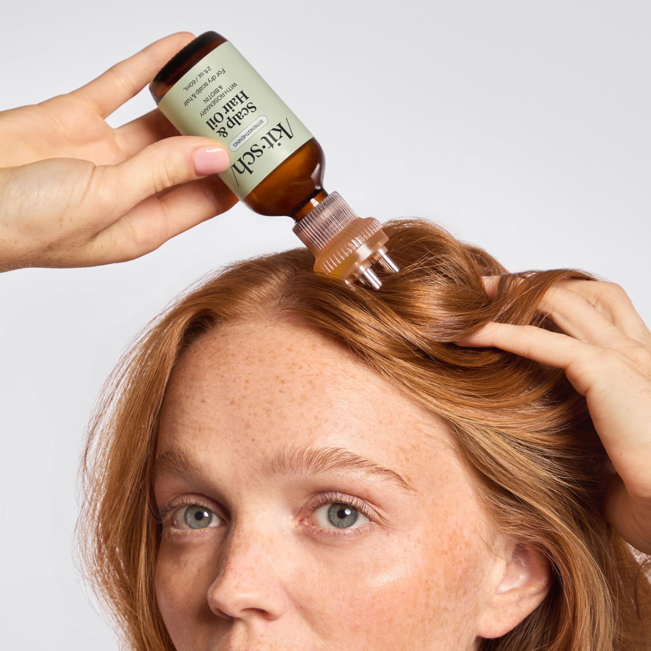 67830-60633-Scalp_HairOilApplicator-Terracotta-Model-Consumables-7-1280x1280px
