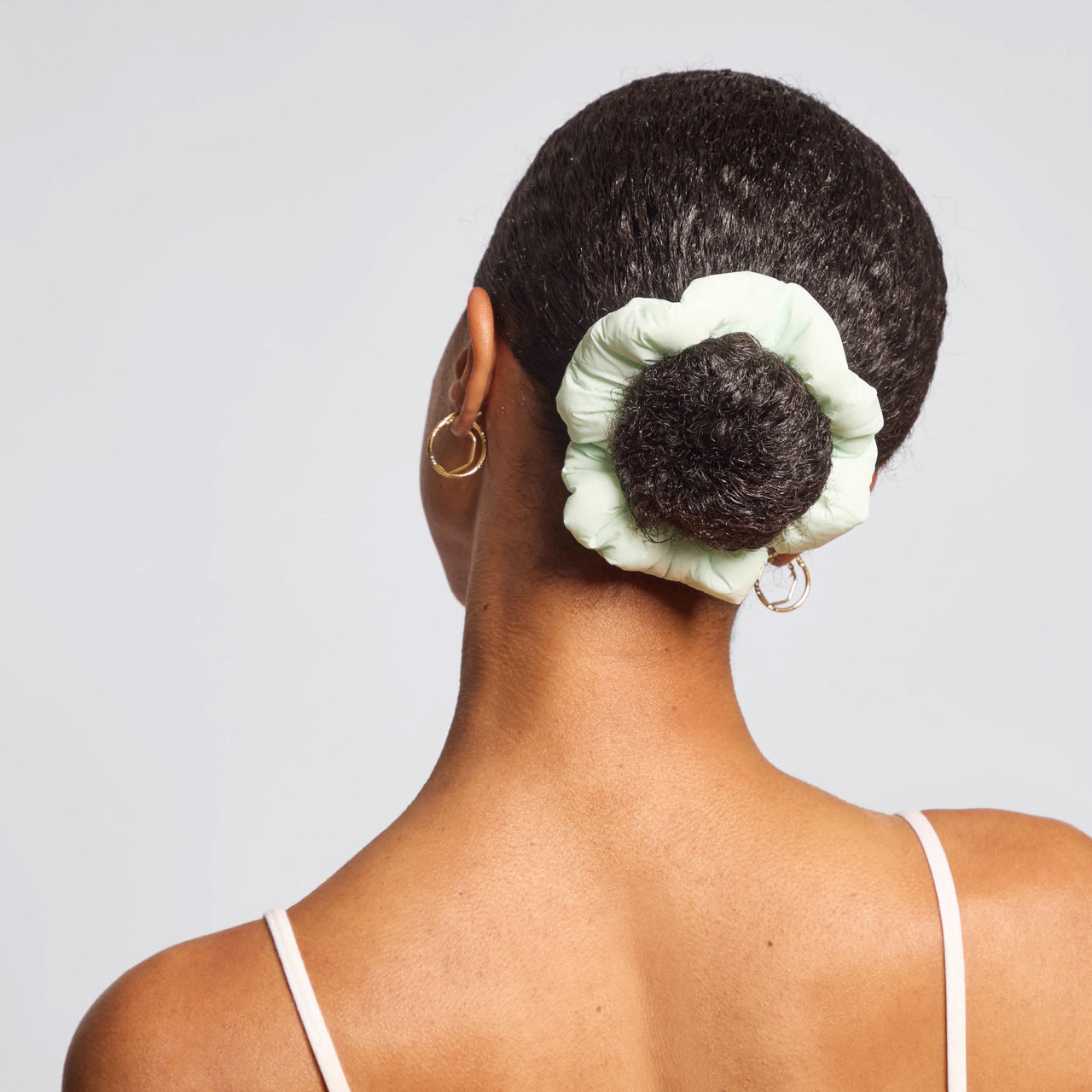 68882-CloudScrunchies-3pc-Hair-GardenBouquet-Model-2-1280x1280px
