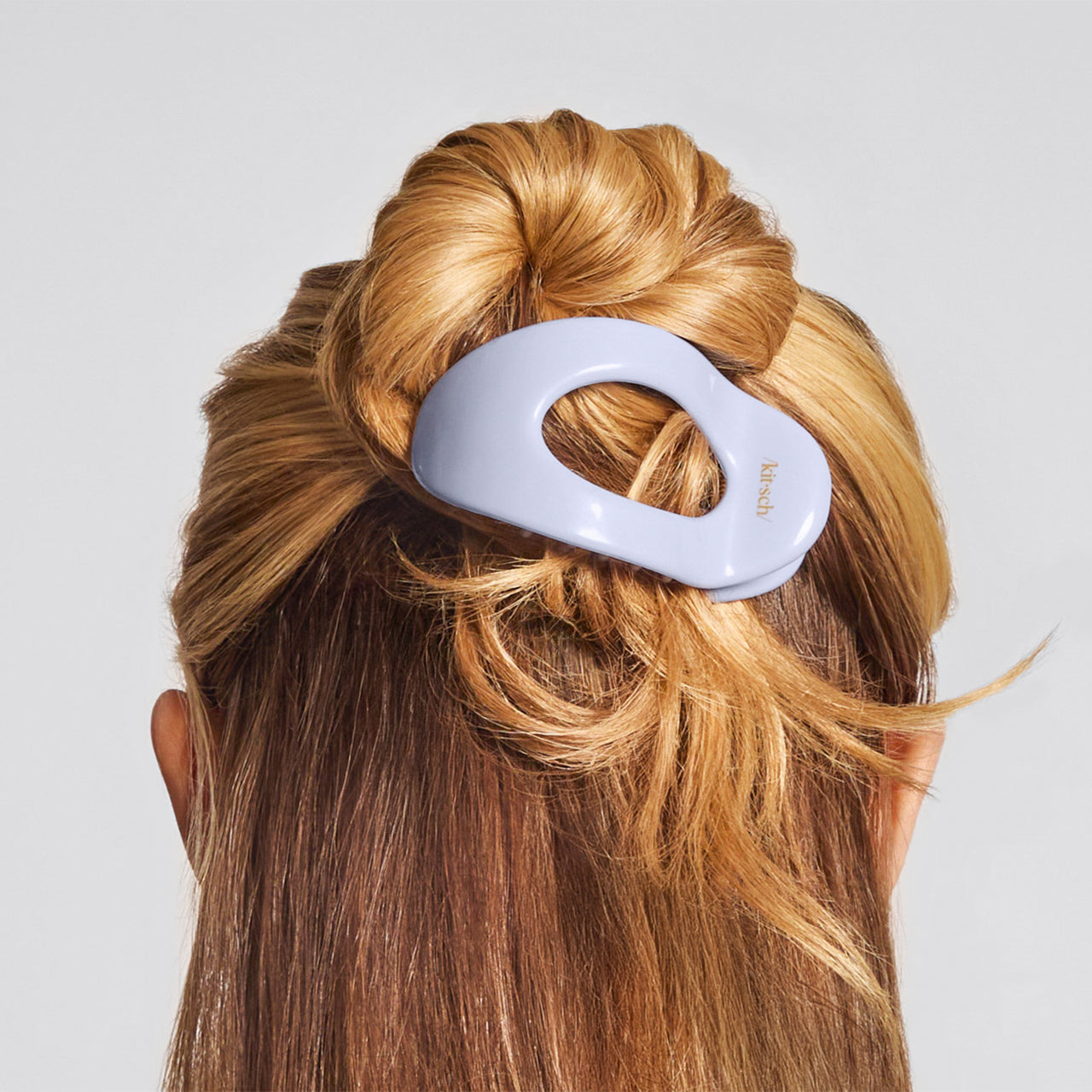 69025-RecycledPlastic-FlatCloudClip-Medium-Hair-HydrangeaBreeze-Model-2-1280x1280px